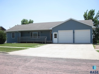 525 Valley View Ave, Baltic, SD 57003