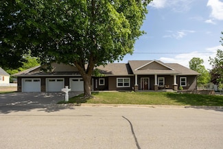 380 7th St SE, Chatfield, MN 55923