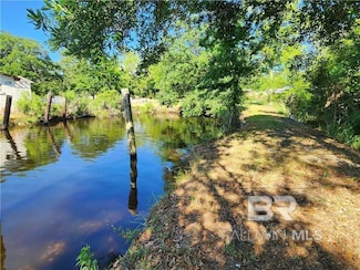 13745 Seaman Ave, Bayou La Batre, AL 36509