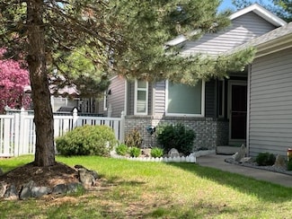 5669 Heather Ridge Dr, Saint Paul, MN 55126