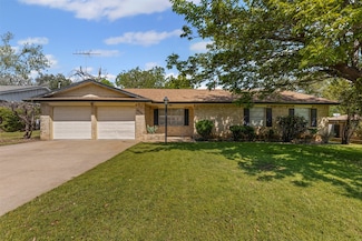 1202 Briarwood Dr, Cleburne, TX 76033