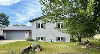 115 N 15th St, Oakes, ND 58474