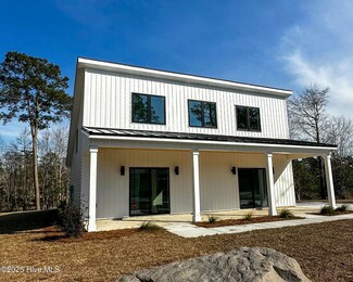37 Tide Landing Ct, Hampstead, NC 28443
