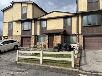 15 Parkview Loop, Staten Island, NY 10314