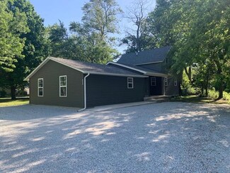 808 E 3rd St, Union Mills, IN 46382