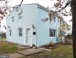 5627 8th St S, Arlington, VA 22204