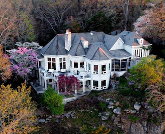 106 Holland Dr, Sheffield, AL 35660