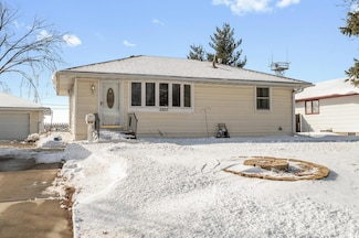 5933 Regent Ave N, Minneapolis, MN 55429