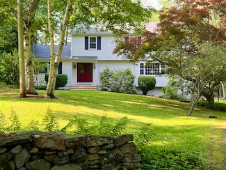 25 Jade Tree Ln, Trumbull, CT 06611