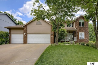 905 Roland Dr, Papillion, NE 68046