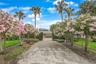 141 Meadowbrook Dr, Gretna, LA 70056