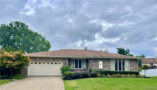 16 Oakwood Common, Lancaster, NY 14086