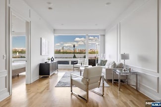 9 Somerset Ln Unit 118, Edgewater, NJ 07020