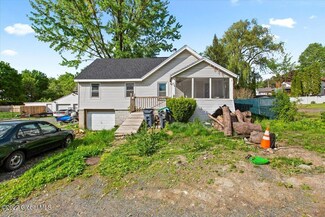 335 Richfield St, Troy, NY 12182
