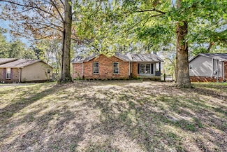 810 R S Bradley Blvd, Clarksville, TN 37042