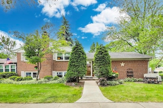 1241 Elliott St, Park Ridge, IL 60068