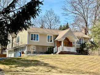 238 Walnut Tree Hill Rd, Shelton, CT 06484