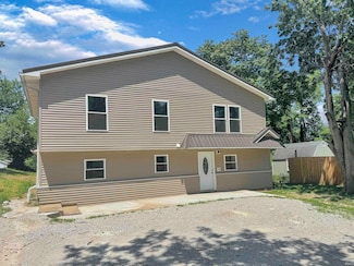 407 S 8th St, Boonville, IN 47601