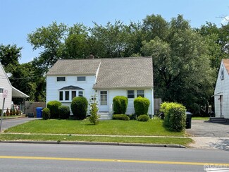 218 Wood Ave, Iselin, NJ 08830