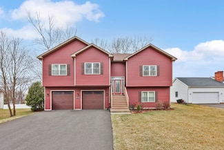 104 Signal Hill Cir, Springfield, MA 01118