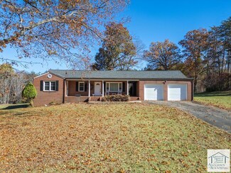 2065 Clearview Dr, Martinsville, VA 24112