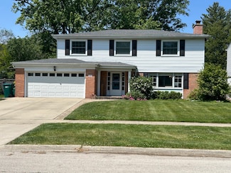182 Riverside Dr, Northfield, IL 60093
