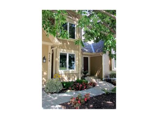 6104 W 157th St, Overland Park, KS 66223