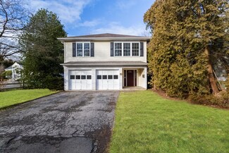 45 Cross Ln, Cos Cob, CT 06807
