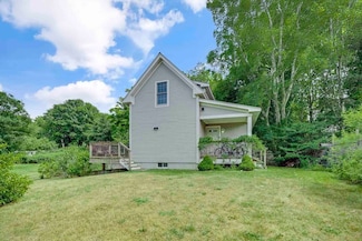 136 W Spring St, Vineyard Haven, MA 02568
