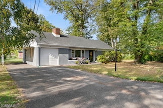 109 Warrenville Rd, Green Brook, NJ 08812