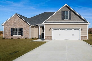 3229 Dandelion Dr, Grimesland, NC 27837