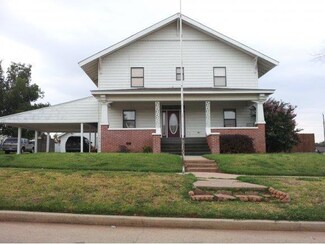 206 E 2nd St, Carnegie, OK 73015