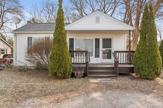 265 Perry St, Lake Orion, MI 48362