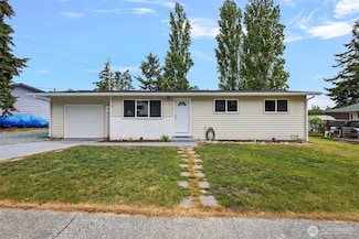 1070 NW Cathlamet Dr, Oak Harbor, WA 98277
