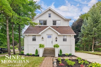 768 Pinecrest Dr, Ferndale, MI 48220