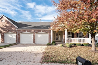 864 Waterford Villas Dr, Lake Saint Louis, MO 63367