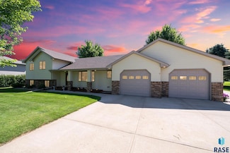 26680 Day Spring Cir, Hartford, SD 57033