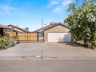 2704 N Selland Ave, Fresno, CA 93722