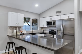 9118 N 68th Ln, Peoria, AZ 85345