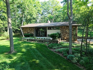 N10W27394 Rolling Ridge Dr, Waukesha, WI 53188