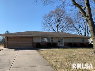 500 W Burton Ave, Eureka, IL 61530
