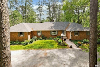 230 Blue Moon Rd, Carbondale, IL 62903