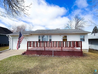 321 N Olive Ave, Madison, SD 57042