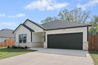 1520 Harris St, Gainesville, TX 76240