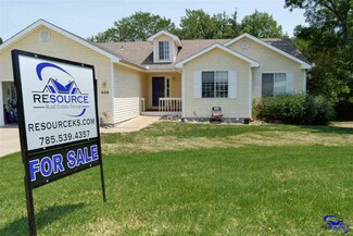 608 Dehoff Dr, Manhattan, KS 66502