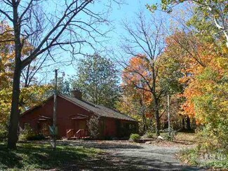 9035 Hosler Rd, Leo, IN 46765