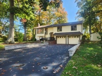 111 Ash Park Dr, Stoughton, MA 02072