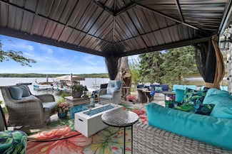 N26W30255 Maple Ave, Pewaukee, WI 53072