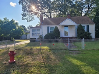 74 Woodstock St, Chicopee, MA 01020
