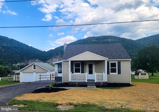 13506 Yuma St, Cumberland, MD 21502